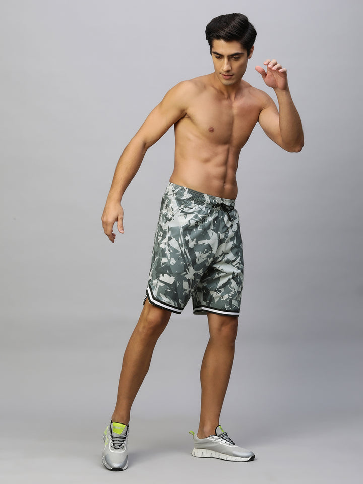 क्लोवर कैमो शॉर्ट्स